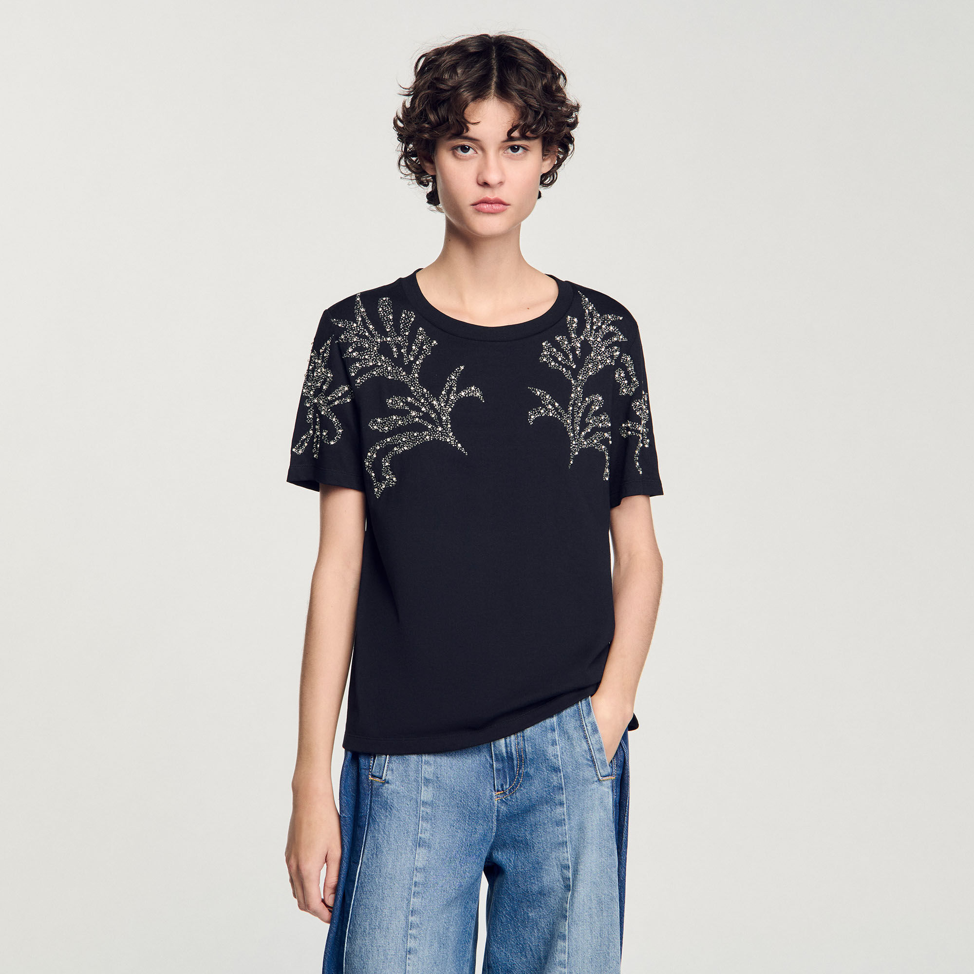 T-shirt met geborduurde details